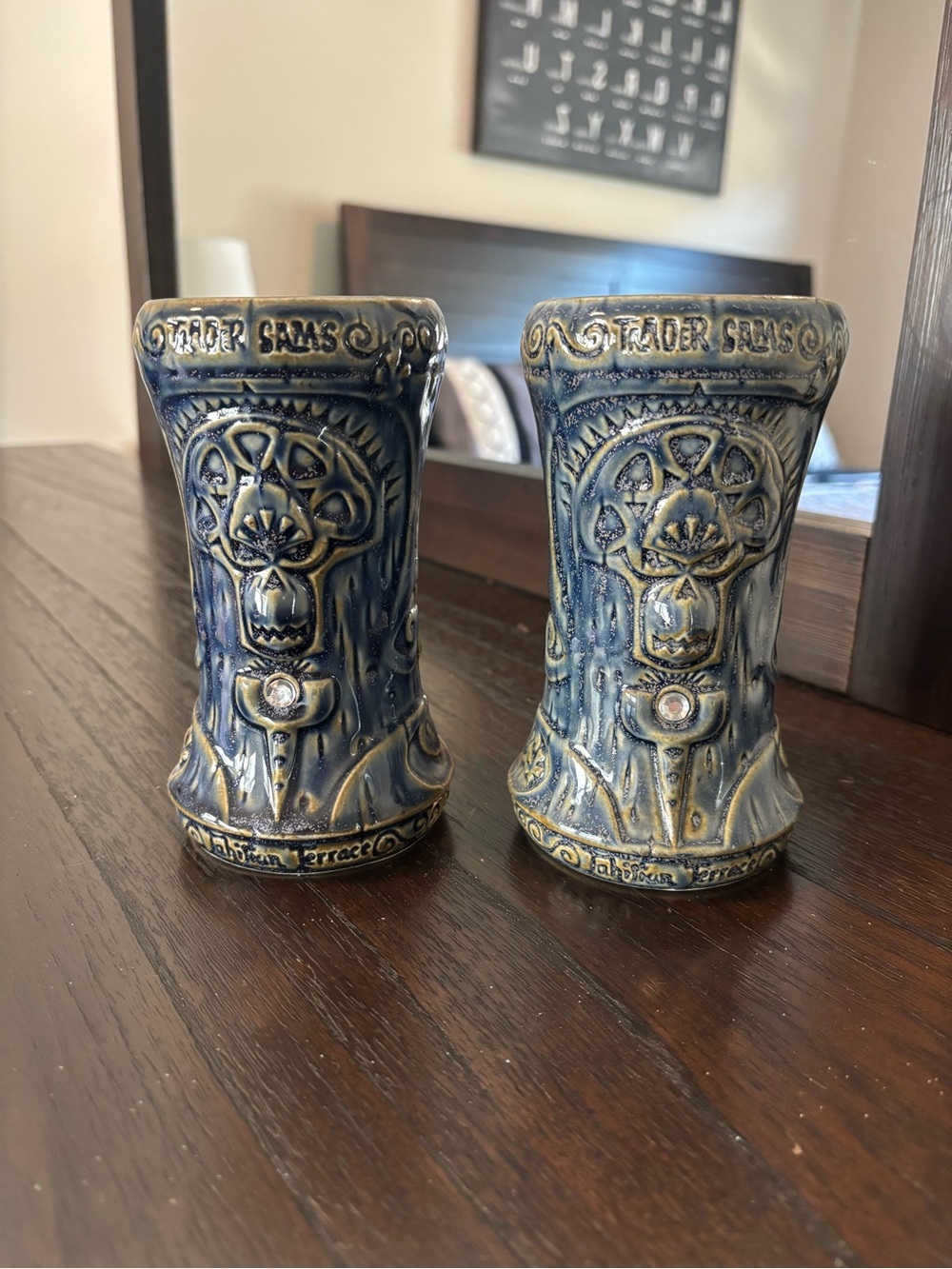 Trader Sams Tahitian Terrace Diamond Luau Tiki Glass Bar Pair 2015 Disney
